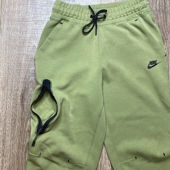 Nike Sportswear Women's Tech Fleece Pants Joggers, size small - Picture 7 of 12